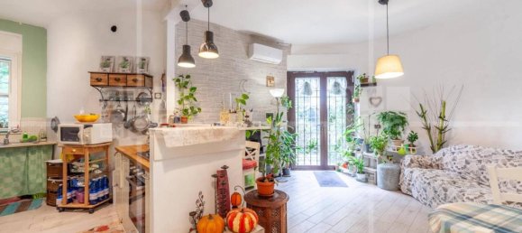 3-salle Appartement à Fiumicino, Italy No. 30919 3