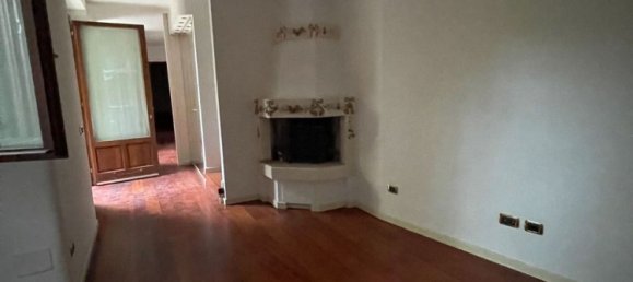 4 bedrooms House in Mantua, Italy No. 362840 2