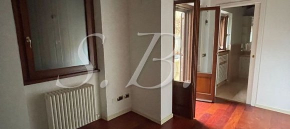 4 bedrooms House in Mantua, Italy No. 362840 3
