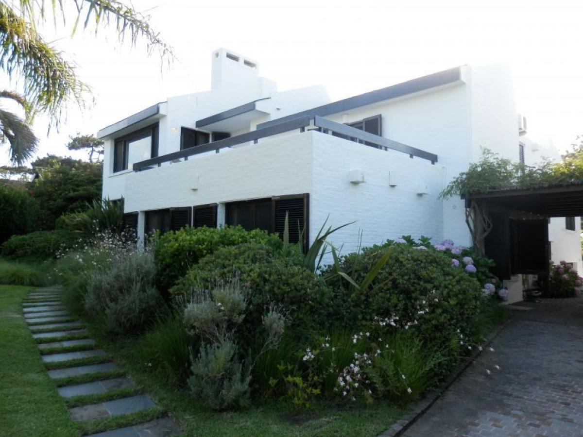 5 bedrooms House in Maldonado, Uruguay No. 6399