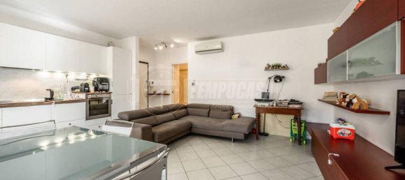 Квартира с 2 спальнями в Кастеназо, Италия № 216026 13