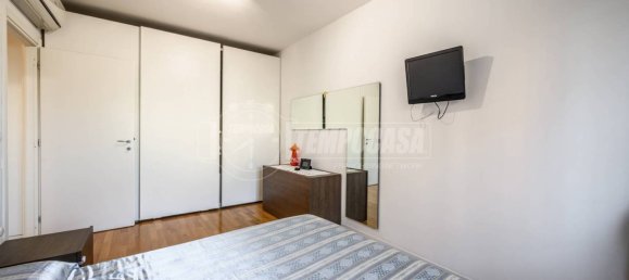 Квартира с 2 спальнями в Кастеназо, Италия № 216026 18