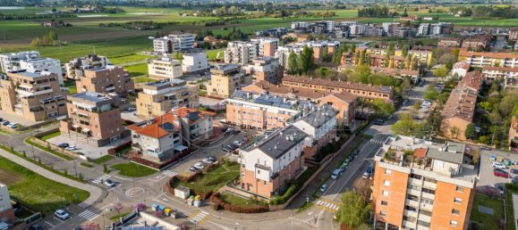 Квартира с 2 спальнями в Кастеназо, Италия № 216026 34