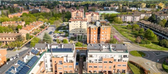 Квартира с 2 спальнями в Кастеназо, Италия № 216026 22