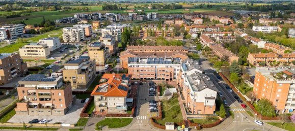 Квартира с 2 спальнями в Кастеназо, Италия № 216026 19