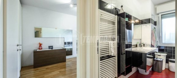 Квартира с 2 спальнями в Кастеназо, Италия № 216026 30