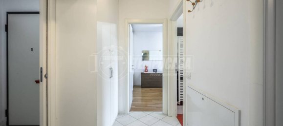 Квартира с 2 спальнями в Кастеназо, Италия № 216026 42