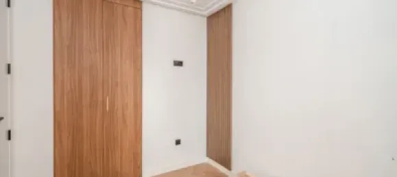 Коммерческая недвижимость с 2 спальнями в Мадрид, Испания № 176720 20