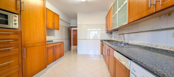 3 bedrooms Apartment in Lisbon, Portugal No. 107339 7