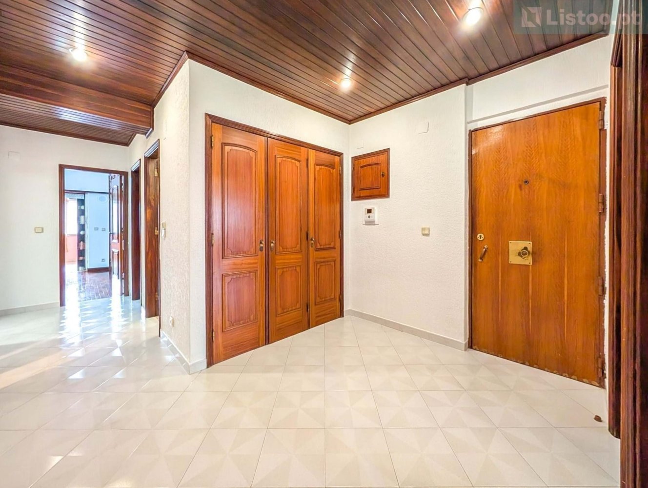 3 bedrooms Apartment in Lisbon, Portugal No. 107339