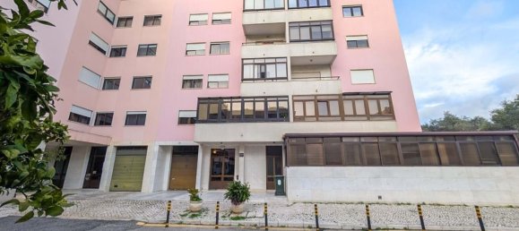 3 bedrooms Apartment in Lisbon, Portugal No. 107339 2