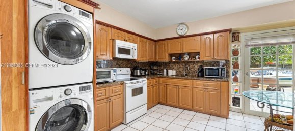 3 bedrooms Villa for sale in Miami, Miami-Dade, Florida, USA № 614415 5