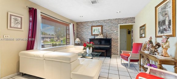 3 bedrooms Villa for sale in Miami, Miami-Dade, Florida, USA № 614415 2