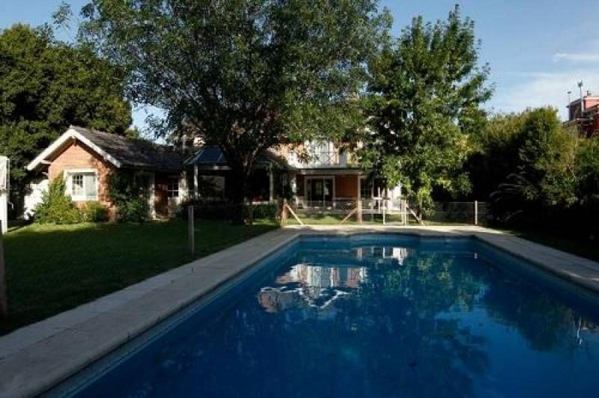 5 bedrooms House in Malvinas Argentinas, Argentina No. 63566