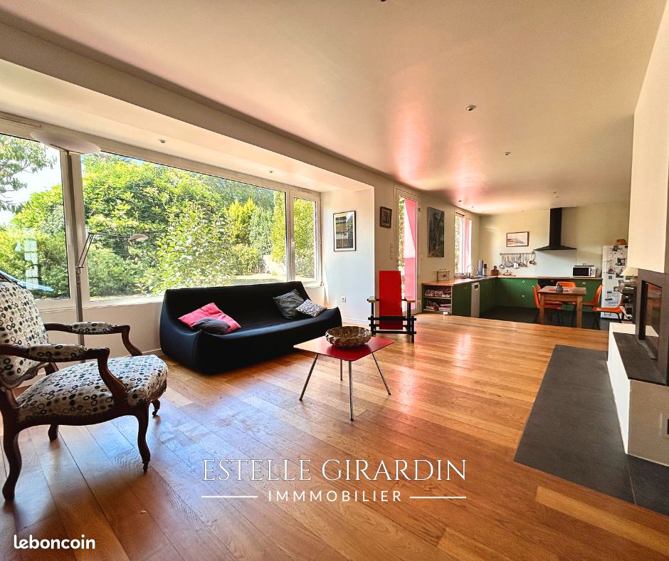 5 bedrooms House in Nantes, France No. 324970