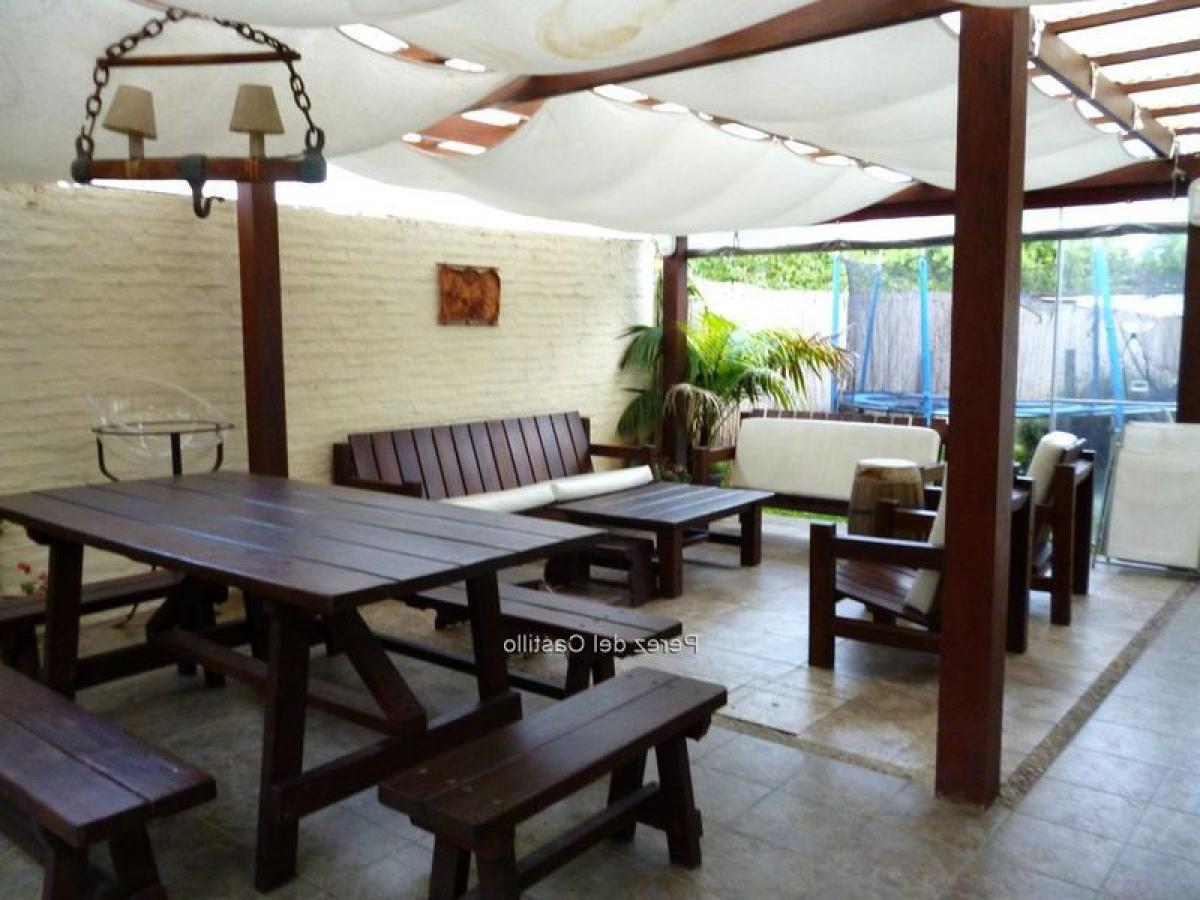 3 bedrooms House in Montevideo, Uruguay No. 2830