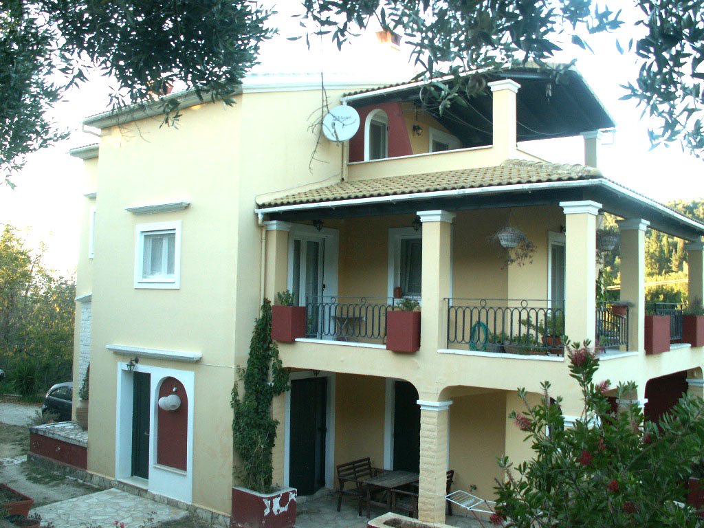 Propiedad comercial de 3 dormitorios en Corfu, Greece No. 7384