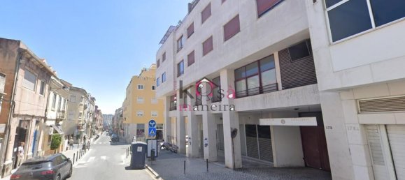 428m² Commercial property in Lisbon, Portugal No. 141675 2