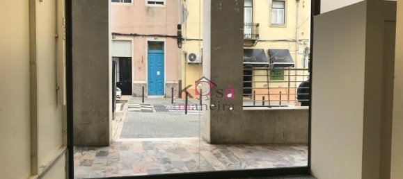 428m² Commercial property in Lisbon, Portugal No. 141675 3