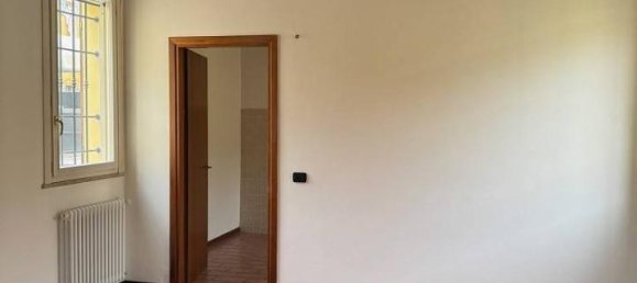 3 rooms Apartment in Modena, Italy No. 149130 7