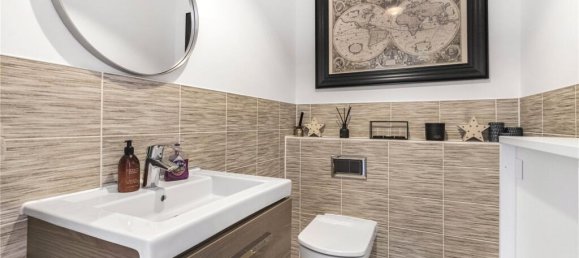 4 bedrooms House in Whetstone, United Kingdom No. 6698 21