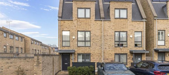 4 bedrooms House in Whetstone, United Kingdom No. 6698 42