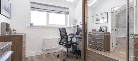 4 bedrooms House in Whetstone, United Kingdom No. 6698 49