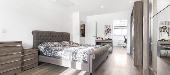 4 bedrooms House in Whetstone, United Kingdom No. 6698 34