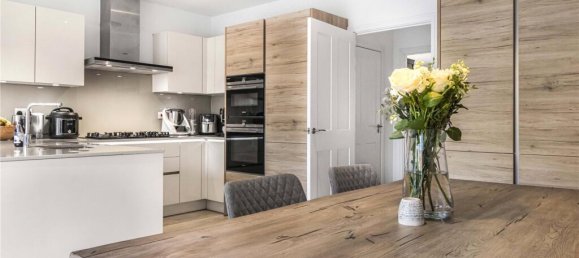 4 bedrooms House in Whetstone, United Kingdom No. 6698 16