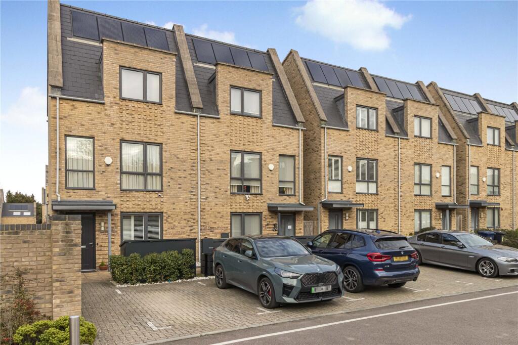 4 bedrooms House in Whetstone, United Kingdom No. 6698