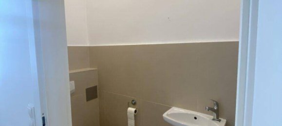 2 rooms Apartment in Alsergrund, Austria No. 156243 2