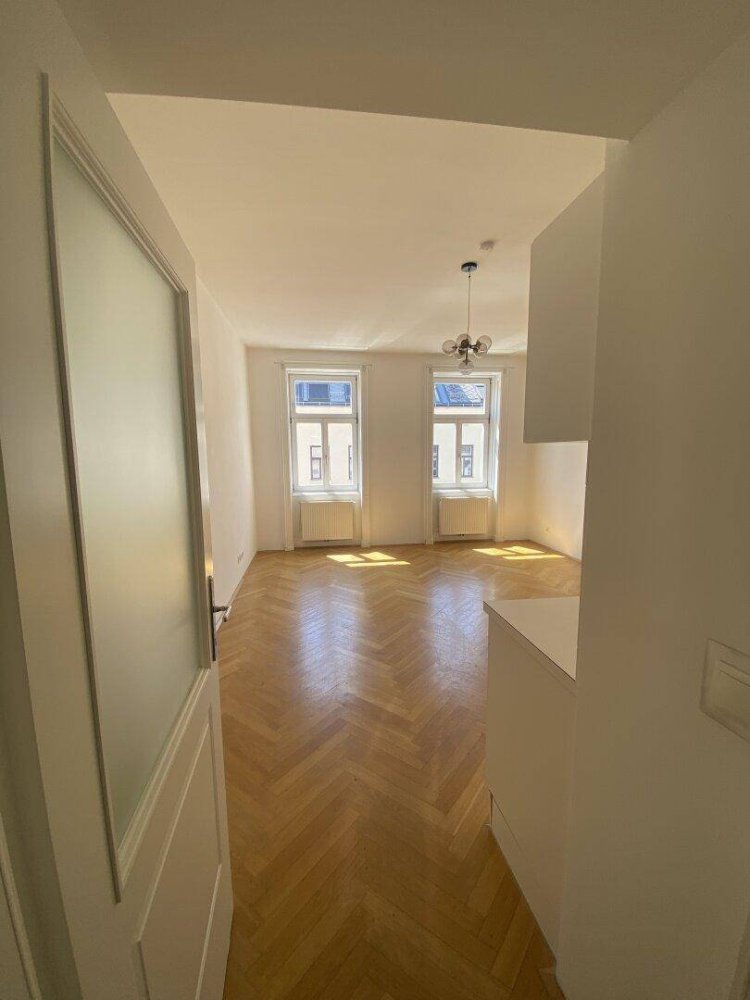 2 rooms Apartment in Alsergrund, Austria No. 156243