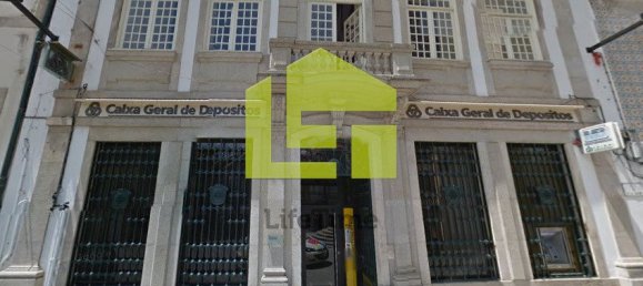 9 chambres Bâtiment à Vila Real, Portugal No. 70784 2