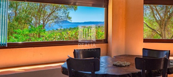 5 bedrooms Villa in Golfo Aranci, Italy No. 370846 4