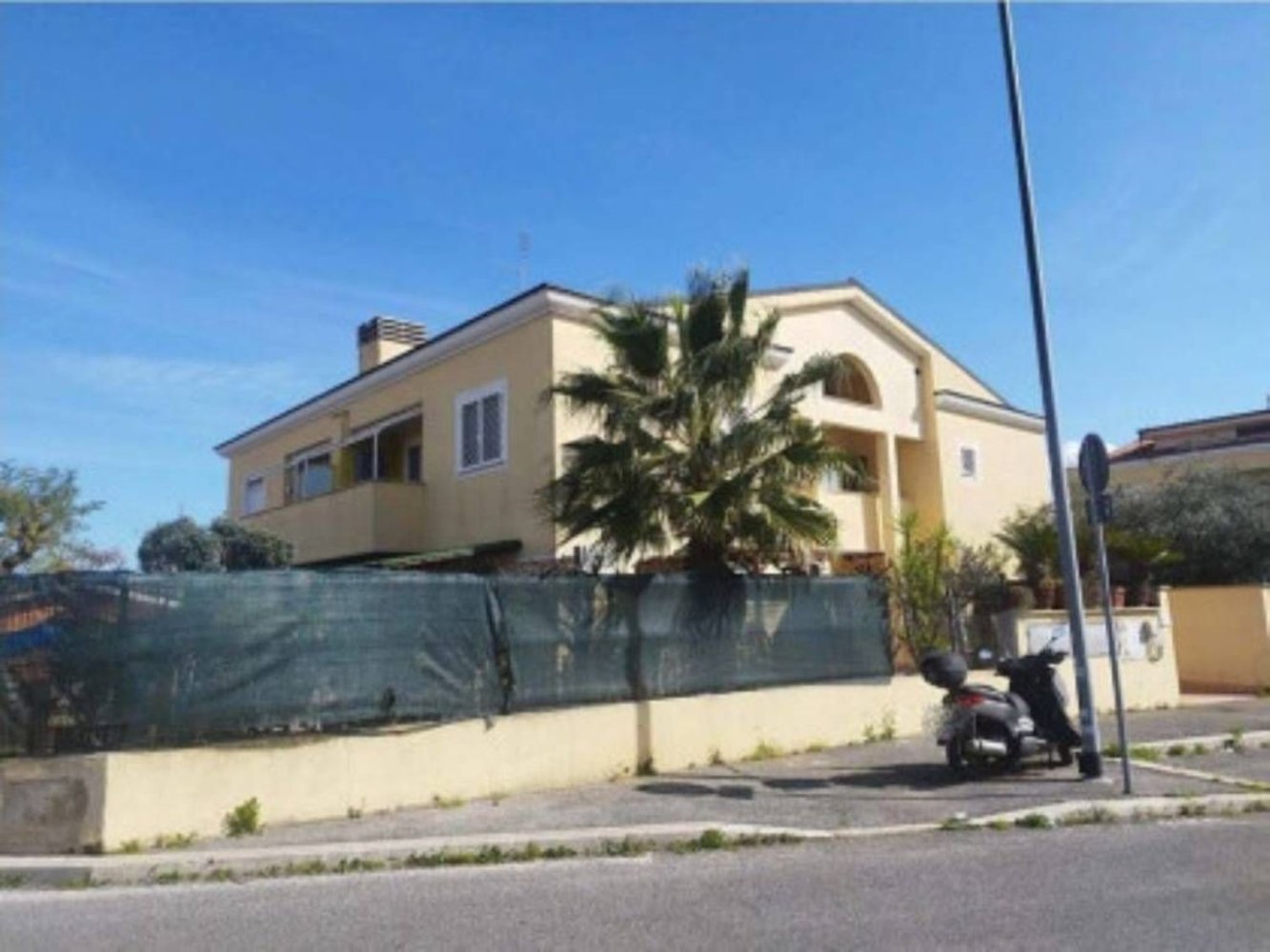 4 rooms Apartment in Rome, Italy No. 198837