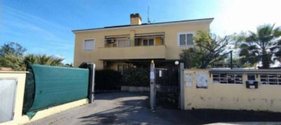 4 rooms Apartment in Rome, Italy No. 198837 3