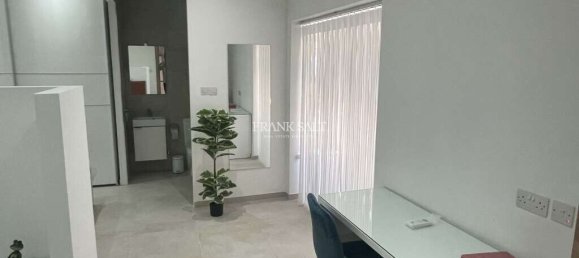 2 bedrooms Maisonette in Floriana, Malta No. 7054 4