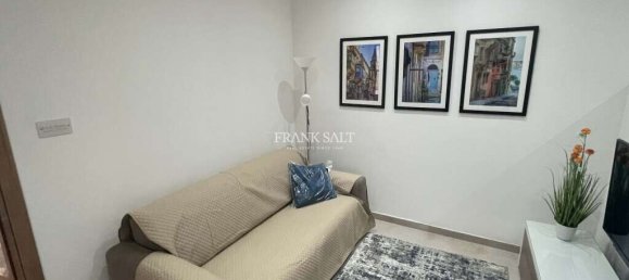 2 bedrooms Maisonette in Floriana, Malta No. 7054 3