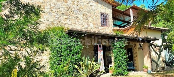 5 bedrooms House in Montone, Italy No. 150441 42