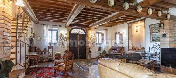 5 bedrooms House in Montone, Italy No. 150441 12