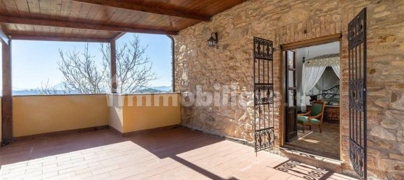 5 bedrooms House in Montone, Italy No. 150441 18