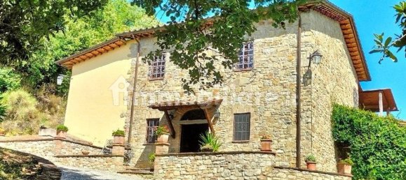 5 bedrooms House in Montone, Italy No. 150441 2