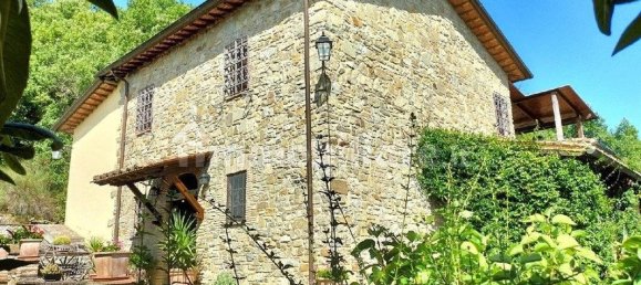 5 bedrooms House in Montone, Italy No. 150441 3