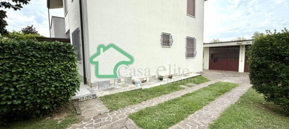 5 bedrooms Villa in Secugnago, Italy No. 303495 4