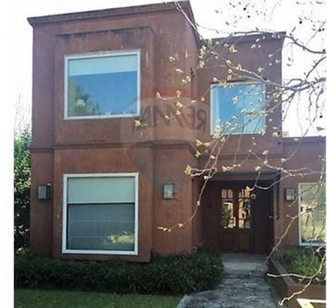 3 bedrooms House in Escobar, Argentina No. 15721