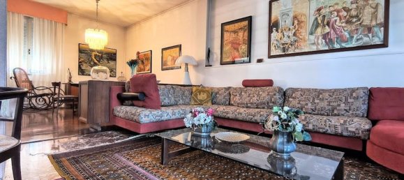 8 bedrooms Apartment in Ferrara, Italy No. 346650 4