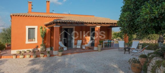 5 rooms Villa in Noto, Italy No. 137607 4