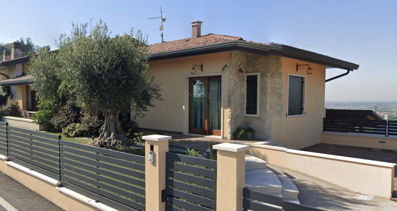 5 rooms Villa in Colognola ai Colli, Italy No. 238113