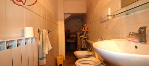 Дом с 4 комнатами в Лоро Чуффенна, Италия № 230840 9