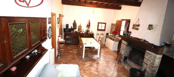 Дом с 4 комнатами в Лоро Чуффенна, Италия № 230840 3